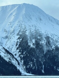 巍峨雪山壮丽景致