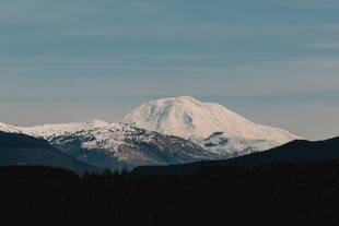 壮丽雪山远景