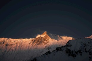雪山夕照美景