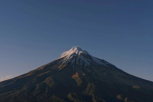 巍峨富士山壮丽景致