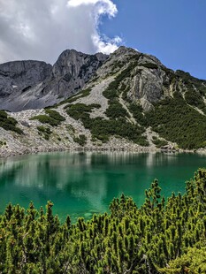 高山碧湖美景