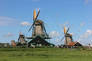 荷兰田园风车美景