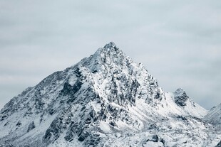 巍峨雪山壮丽景致