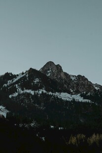 雪山峻岭壮丽风光