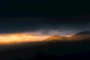 山间晨曦美景
