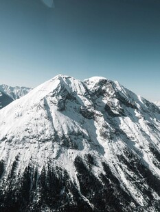 巍峨雪山壮丽景致
