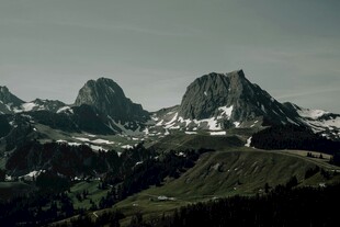 壮丽雪山景观