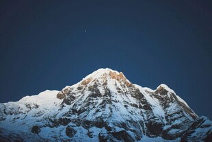 巍峨雪山壮丽景致