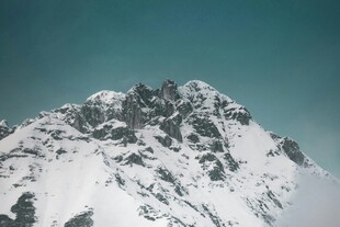 巍峨雪山壮丽景致