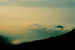 山间云海日出美景
