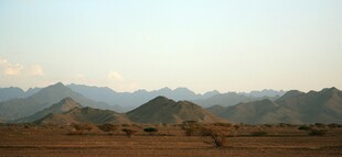 壮丽沙漠山脉景观