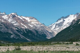 壮丽雪山自然风光图景