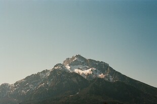 巍峨雪山壮丽景致