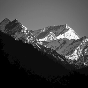 巍峨雪山壮丽景致