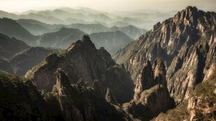 壮丽群山景观