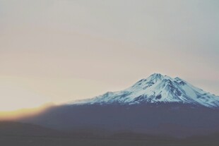 雪山远景