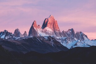 壮丽雪山日出美景