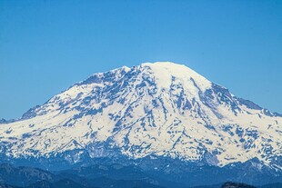 巍峨雪山壮丽景致