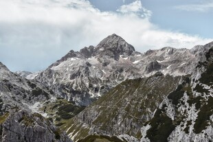 壮丽巍峨的高山景观