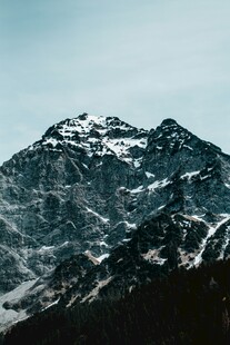 巍峨雪山壮丽景致