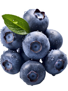 新鲜蓝莓堆叠带绿叶