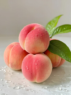 新鲜粉嫩水蜜桃堆叠