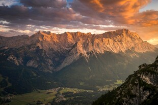 壮丽山景日落时分美景