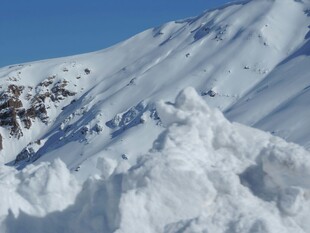 巍峨雪山壮丽雪景