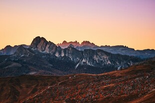 壮丽山景日落时分美景