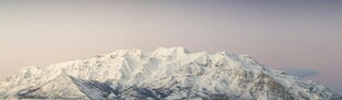 巍峨雪山壮丽景致