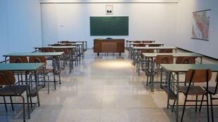 整洁教室的桌椅排列