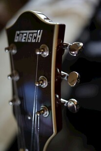 Fender吉他琴头特写