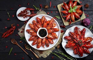 美味小龙虾拼盘诱人呈现