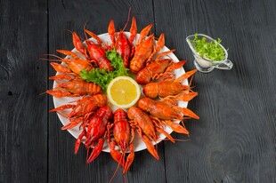 美味小龙虾摆盘诱人