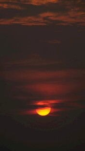 夕阳西下的壮丽天际
