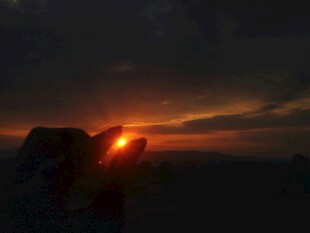 夕阳下的神秘剪影景观