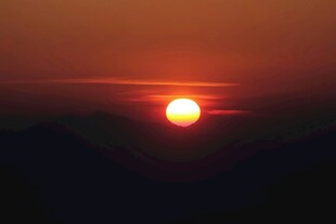 夕阳西下映天际