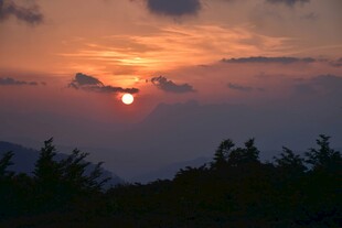 日落时分山林美景