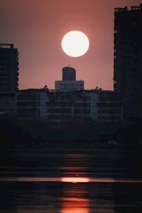 城市日落时分的美丽景象