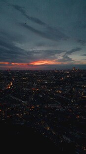 城市黄昏夜景俯瞰图
