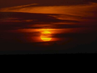 夕阳西下的壮丽天空