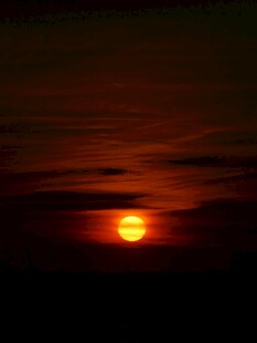 夕阳西下映天际