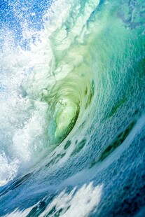 汹涌海浪的震撼瞬间