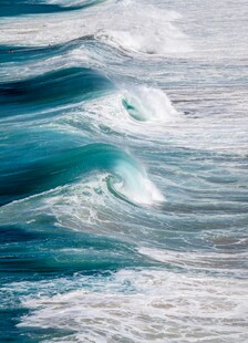 汹涌海浪的壮阔瞬间