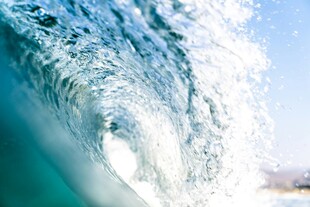 汹涌海浪的壮丽瞬间