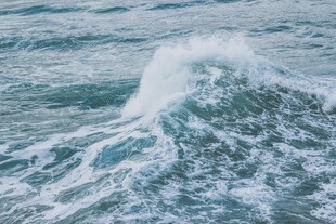 翻滚的海浪