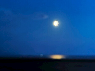 海上月夜美景