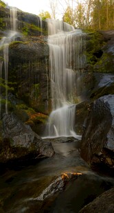 山间瀑布美景