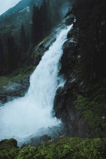 山间瀑布美景