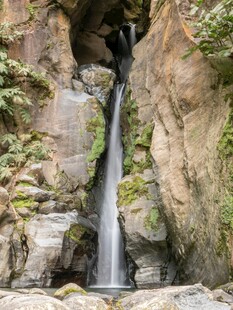 山间小瀑布景观
